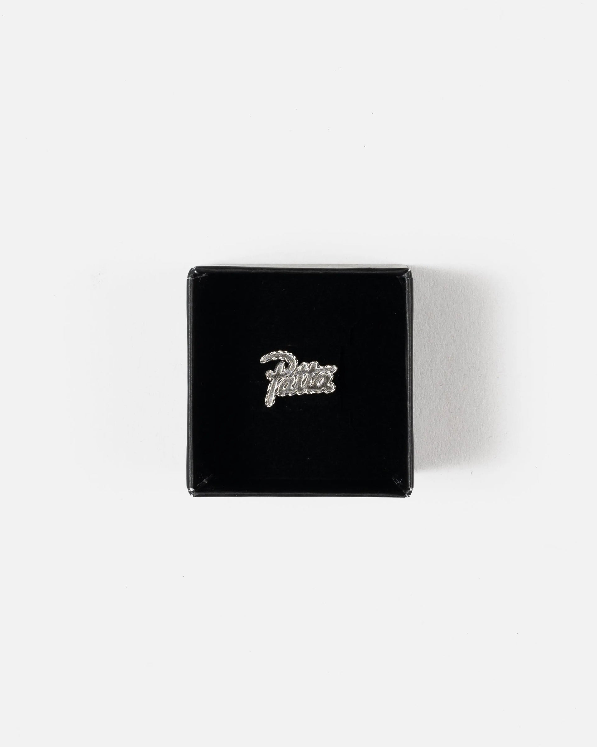 Patta Script Logo Silver Earring (Silver)